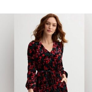 Draper James Black and Red V-Neck Bishop Sleeve Dress